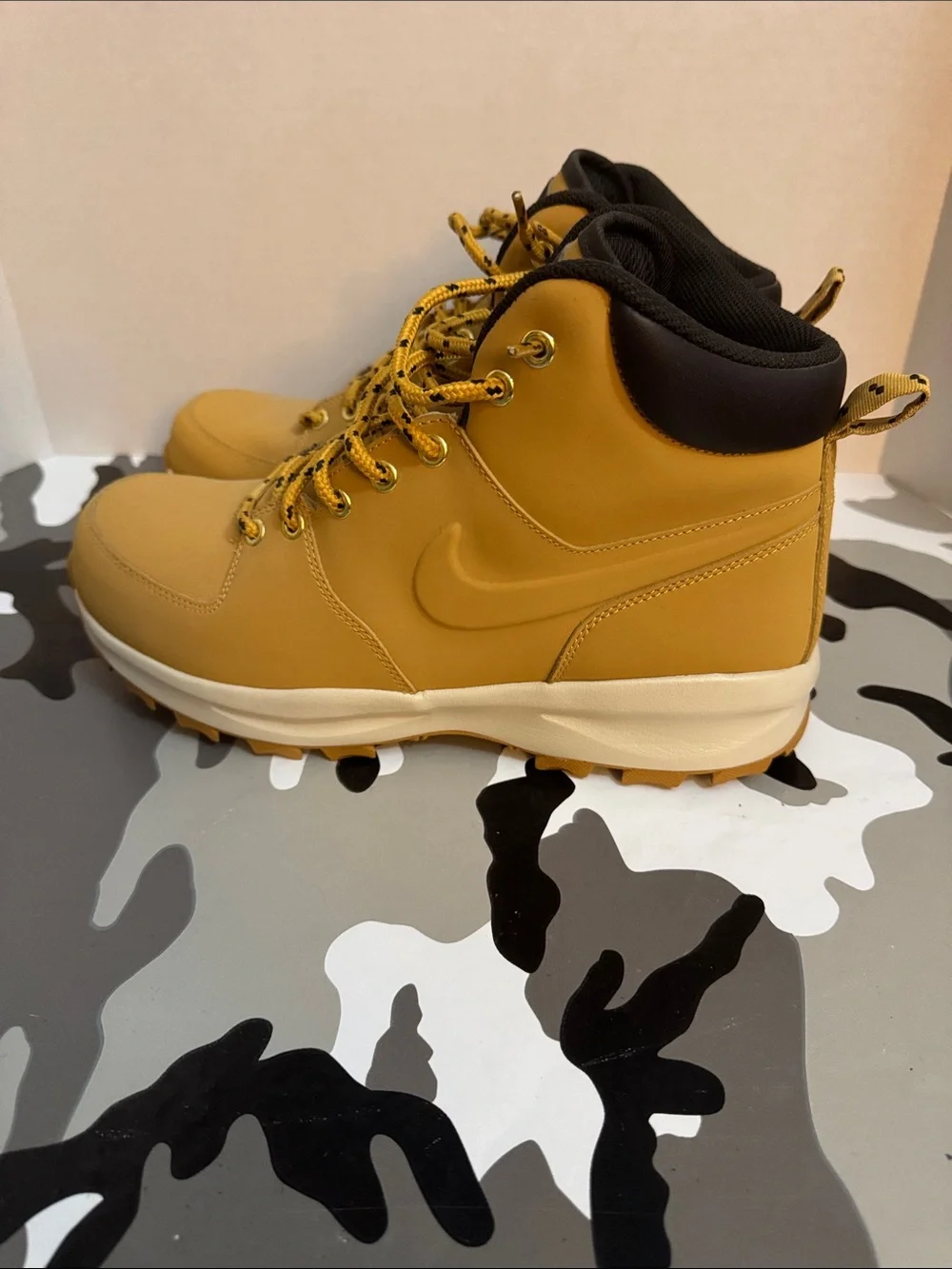 Nike Men’s Tan/Black Rugged Trail Boots